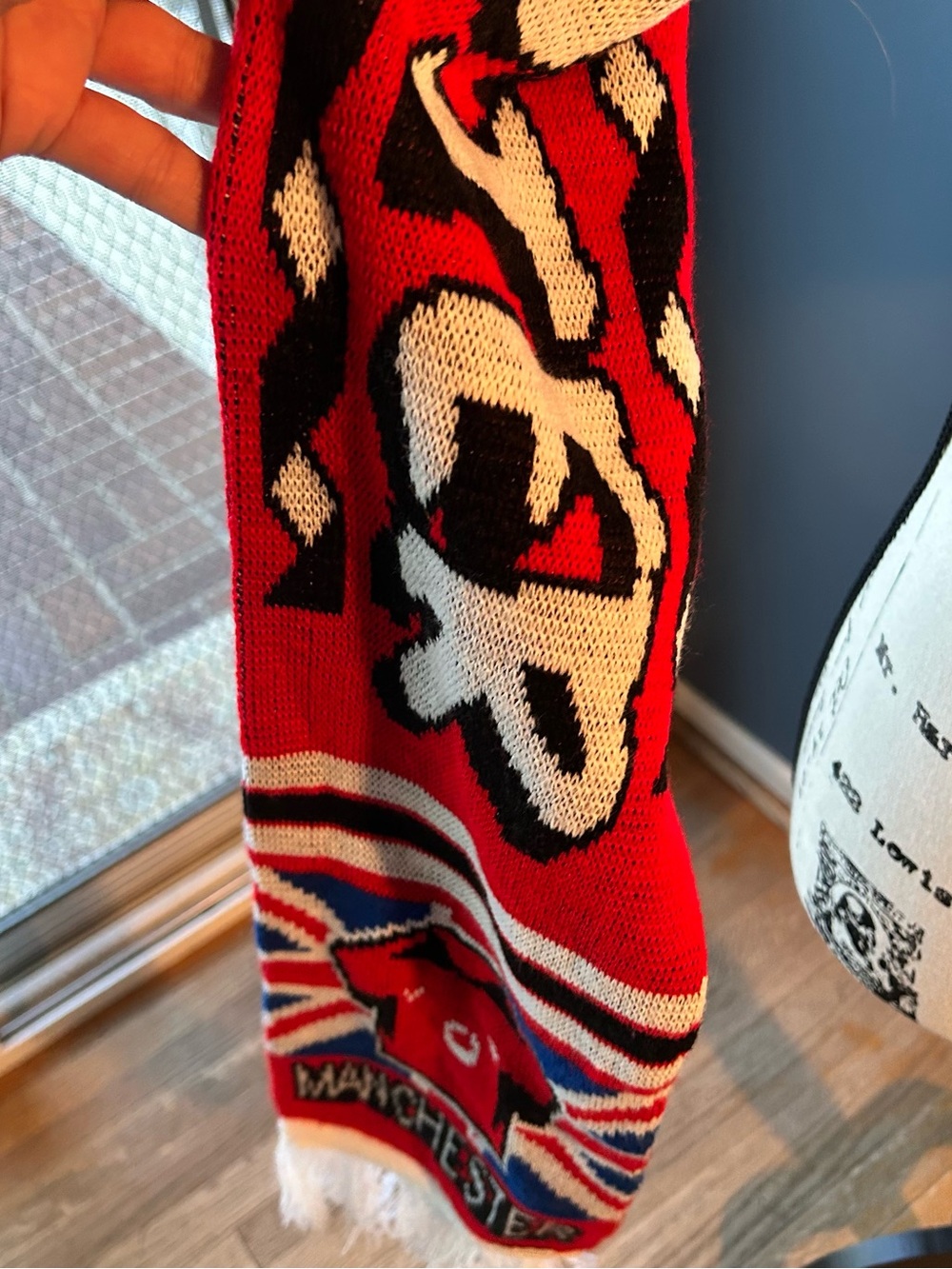 Manchester soccer club Scarf - Picture 4 of 9